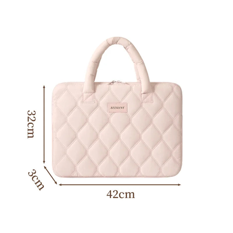 The Soft and Stylish Quilted Laptop Bag Is a Gentle Choice for Commuters. Multi-Colored, Gentle Macaron Tones, Combining Both Aesthetics and Texture, with a Portable Design That Is Convenient and Easy to Carry, and Internal L