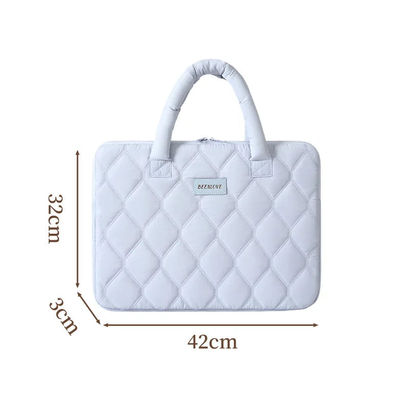 The Soft and Stylish Quilted Laptop Bag Is a Gentle Choice for Commuters. Multi-Colored, Gentle Macaron Tones, Combining Both Aesthetics and Texture, with a Portable Design That Is Convenient and Easy to Carry, and Internal L